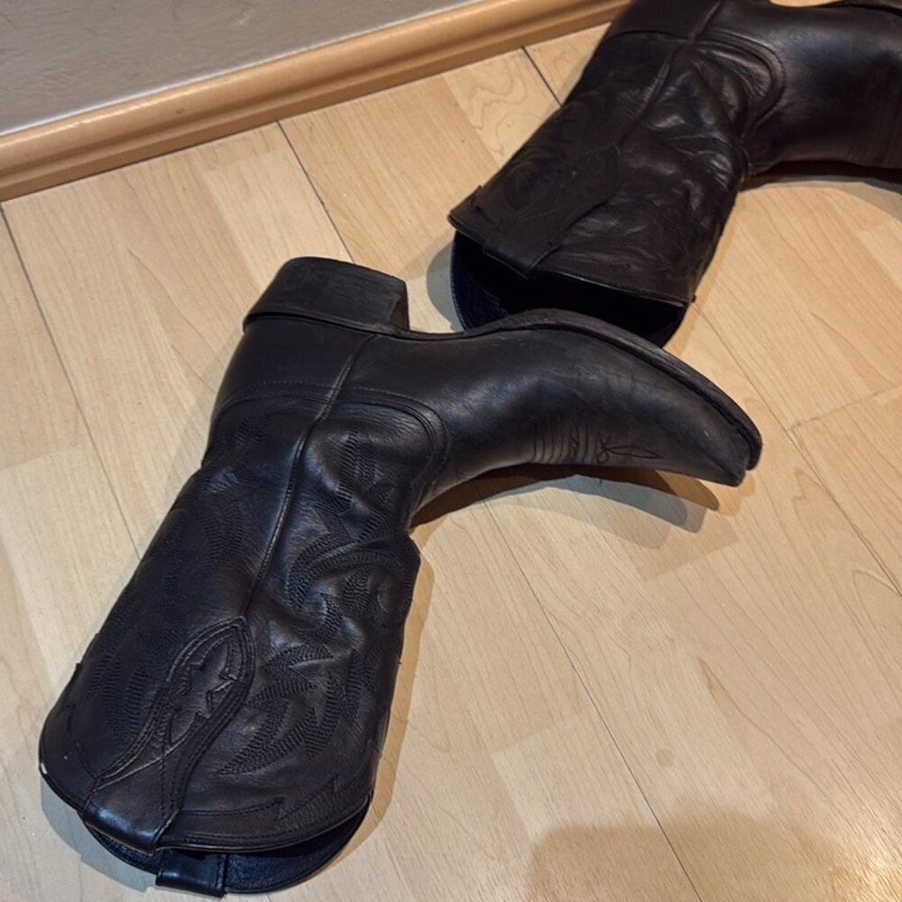 Men's Classic Black Leather Western Cowboy Boots with Traditional Stitching